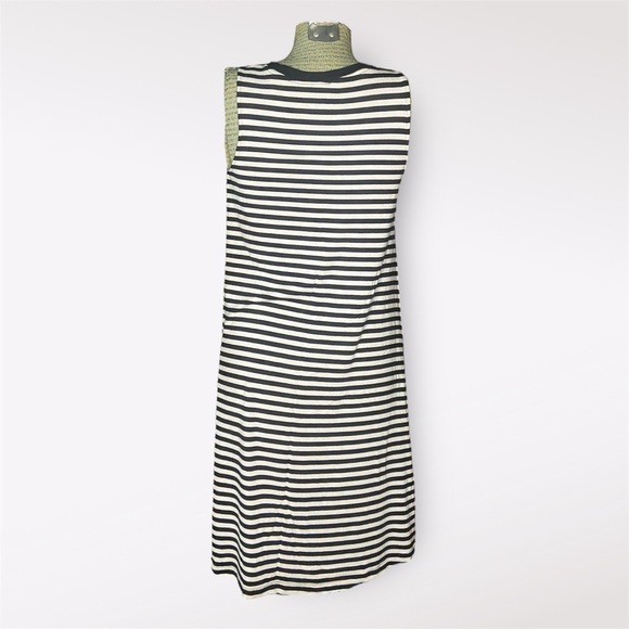 Time and Tru Striped Dress with pockets - Picture 6 of 7